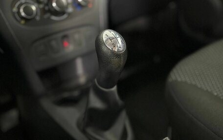 Renault Logan II, 2019 год, 975 000 рублей, 20 фотография