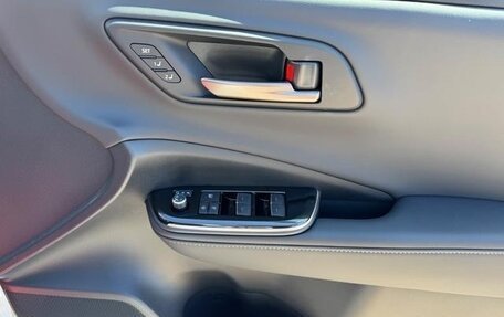 Toyota Crown, 2024 год, 5 000 000 рублей, 11 фотография