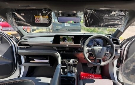 Toyota Crown, 2024 год, 5 000 000 рублей, 31 фотография