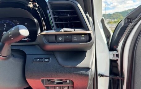 Toyota Crown, 2024 год, 5 000 000 рублей, 39 фотография