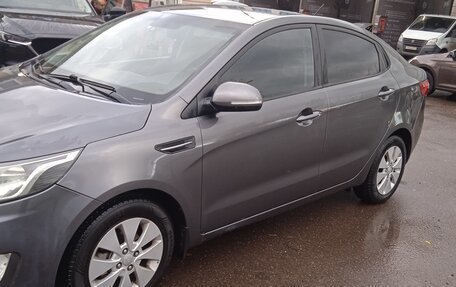 KIA Rio III рестайлинг, 2013 год, 530 000 рублей, 2 фотография