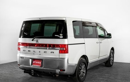 Mitsubishi Delica D:5 I, 2009 год, 1 600 000 рублей, 3 фотография