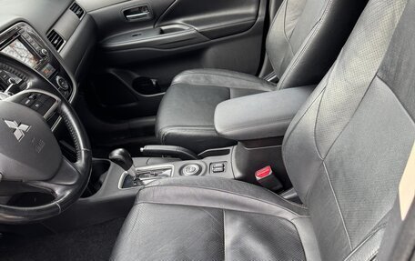 Mitsubishi Outlander III рестайлинг 3, 2013 год, 1 480 000 рублей, 15 фотография