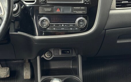 Mitsubishi Outlander III рестайлинг 3, 2013 год, 1 480 000 рублей, 10 фотография