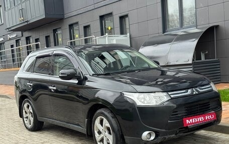 Mitsubishi Outlander III рестайлинг 3, 2013 год, 1 480 000 рублей, 3 фотография