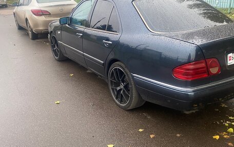 Mercedes-Benz E-Класс, 1999 год, 400 000 рублей, 3 фотография