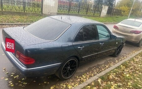 Mercedes-Benz E-Класс, 1999 год, 400 000 рублей, 2 фотография