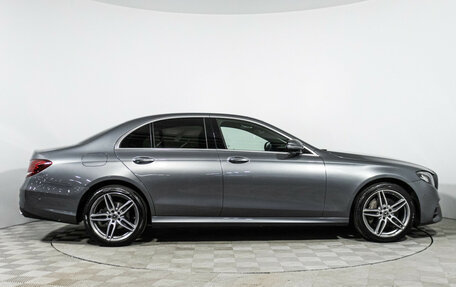 Mercedes-Benz E-Класс, 2018 год, 3 995 000 рублей, 4 фотография