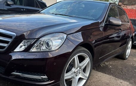 Mercedes-Benz E-Класс, 2010 год, 1 000 000 рублей, 5 фотография