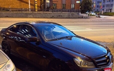 Mercedes-Benz C-Класс, 2011 год, 2 400 000 рублей, 1 фотография