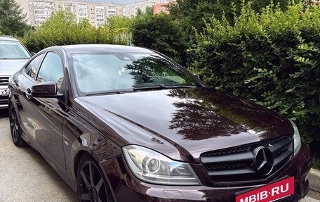 Mercedes-Benz C-Класс, 2011 год, 2 400 000 рублей, 2 фотография