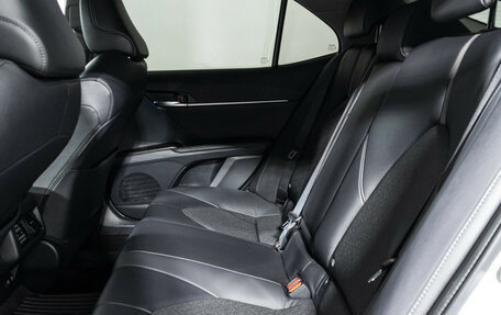 Toyota Camry, 2022 год, 3 300 000 рублей, 10 фотография