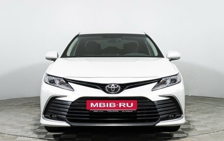 Toyota Camry, 2022 год, 3 300 000 рублей, 2 фотография