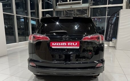 Toyota RAV4, 2017 год, 2 390 000 рублей, 4 фотография