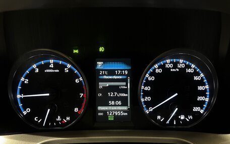 Toyota RAV4, 2017 год, 2 390 000 рублей, 12 фотография