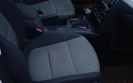 Skoda Superb III рестайлинг, 2011 год, 900 000 рублей, 10 фотография