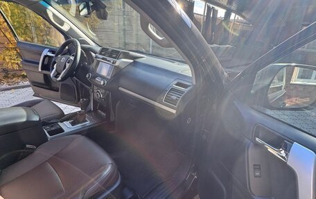 Toyota Land Cruiser Prado 150 рестайлинг 2, 2017 год, 5 200 000 рублей, 7 фотография