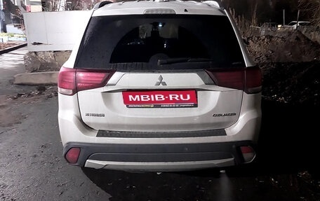 Mitsubishi Outlander III рестайлинг 3, 2018 год, 1 900 000 рублей, 1 фотография