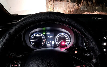 Mitsubishi Outlander III рестайлинг 3, 2018 год, 1 900 000 рублей, 11 фотография