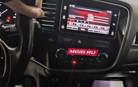 Mitsubishi Outlander III рестайлинг 3, 2018 год, 1 900 000 рублей, 8 фотография