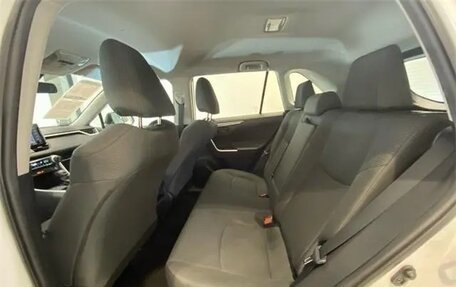 Toyota RAV4, 2021 год, 3 000 000 рублей, 9 фотография