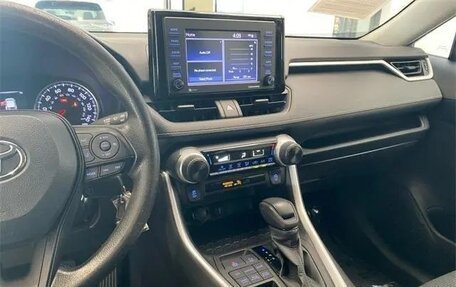 Toyota RAV4, 2021 год, 3 000 000 рублей, 12 фотография