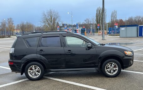 Mitsubishi Outlander III рестайлинг 3, 2011 год, 840 000 рублей, 2 фотография