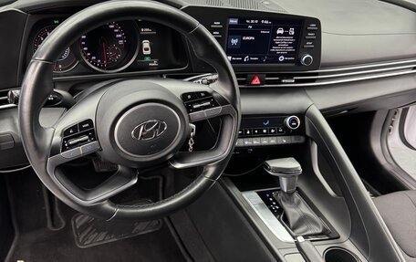 Hyundai Elantra, 2021 год, 1 850 000 рублей, 13 фотография