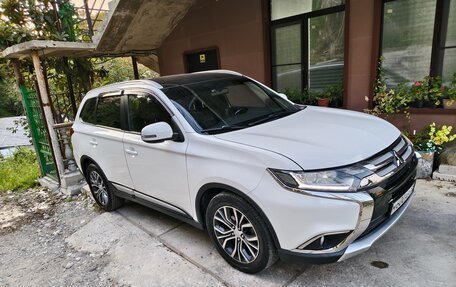 Mitsubishi Outlander III рестайлинг 3, 2015 год, 1 750 000 рублей, 1 фотография