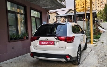 Mitsubishi Outlander III рестайлинг 3, 2015 год, 1 750 000 рублей, 3 фотография