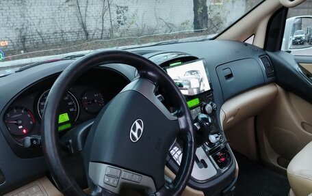 Hyundai Grand Starex Grand Starex I рестайлинг 2, 2015 год, 2 400 000 рублей, 3 фотография