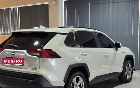 Toyota RAV4, 2021 год, 2 245 000 рублей, 2 фотография