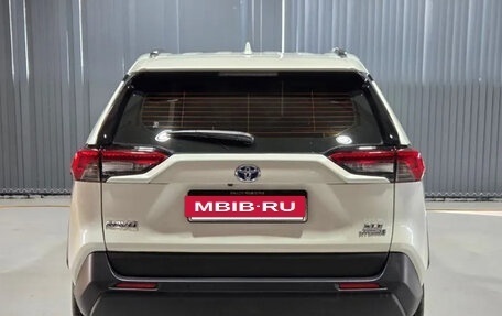 Toyota RAV4, 2021 год, 2 245 000 рублей, 6 фотография