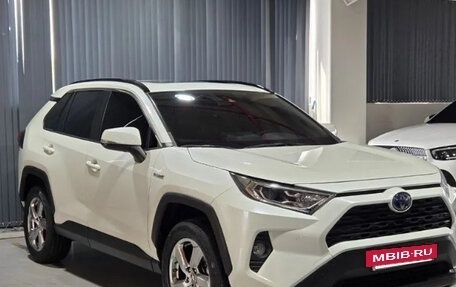 Toyota RAV4, 2021 год, 2 245 000 рублей, 3 фотография