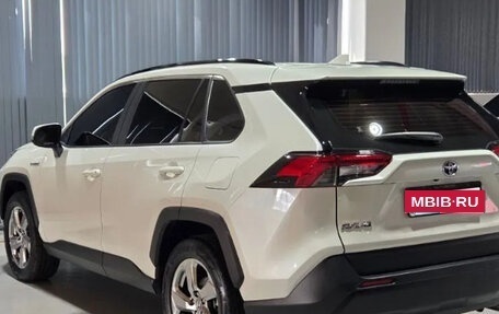 Toyota RAV4, 2021 год, 2 245 000 рублей, 4 фотография