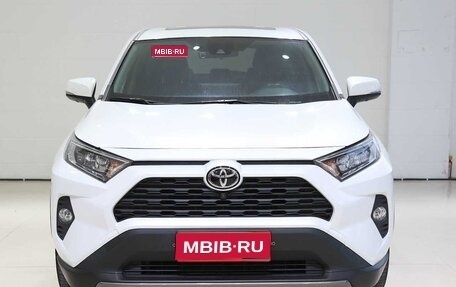 Toyota RAV4, 2021 год, 2 384 000 рублей, 1 фотография