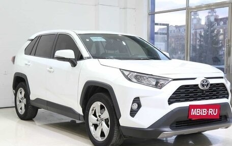 Toyota RAV4, 2021 год, 2 384 000 рублей, 2 фотография