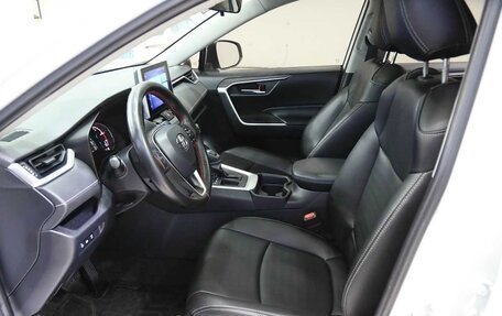 Toyota RAV4, 2021 год, 2 384 000 рублей, 6 фотография