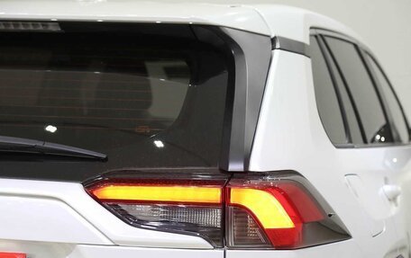 Toyota RAV4, 2021 год, 2 384 000 рублей, 10 фотография