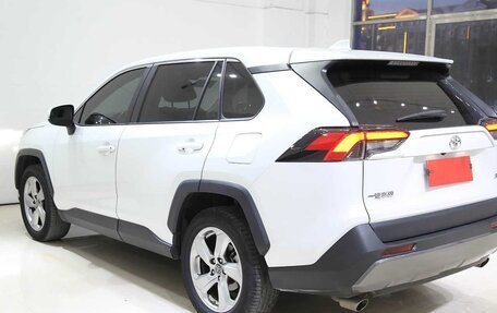 Toyota RAV4, 2021 год, 2 384 000 рублей, 5 фотография