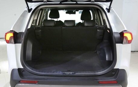 Toyota RAV4, 2021 год, 2 384 000 рублей, 14 фотография