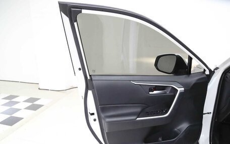 Toyota RAV4, 2021 год, 2 384 000 рублей, 13 фотография