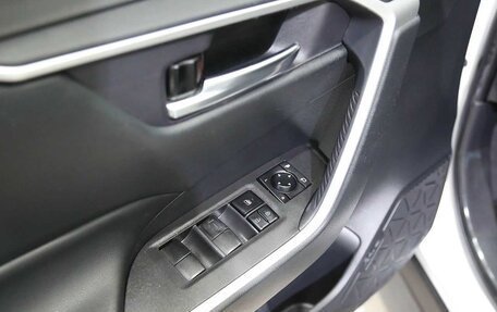 Toyota RAV4, 2021 год, 2 384 000 рублей, 12 фотография