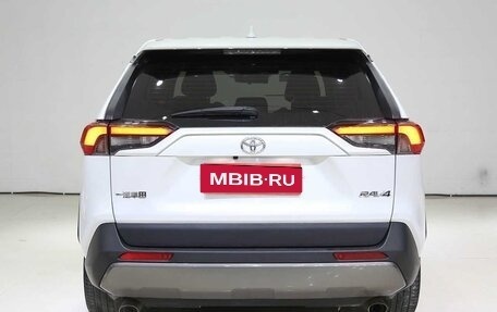 Toyota RAV4, 2021 год, 2 384 000 рублей, 4 фотография