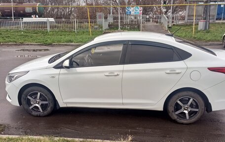 Hyundai Solaris II рестайлинг, 2017 год, 1 150 000 рублей, 3 фотография