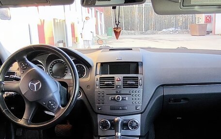 Mercedes-Benz C-Класс, 2009 год, 900 000 рублей, 4 фотография