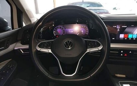 Volkswagen Golf VIII, 2021 год, 1 750 000 рублей, 14 фотография