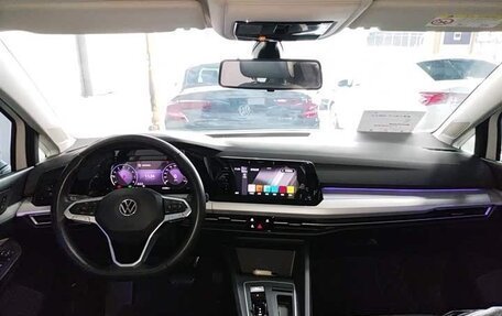 Volkswagen Golf VIII, 2021 год, 1 750 000 рублей, 15 фотография