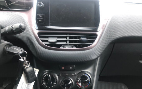 Peugeot 2008 II, 2014 год, 850 000 рублей, 12 фотография