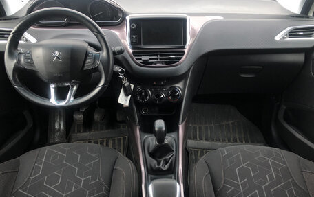 Peugeot 2008 II, 2014 год, 850 000 рублей, 11 фотография